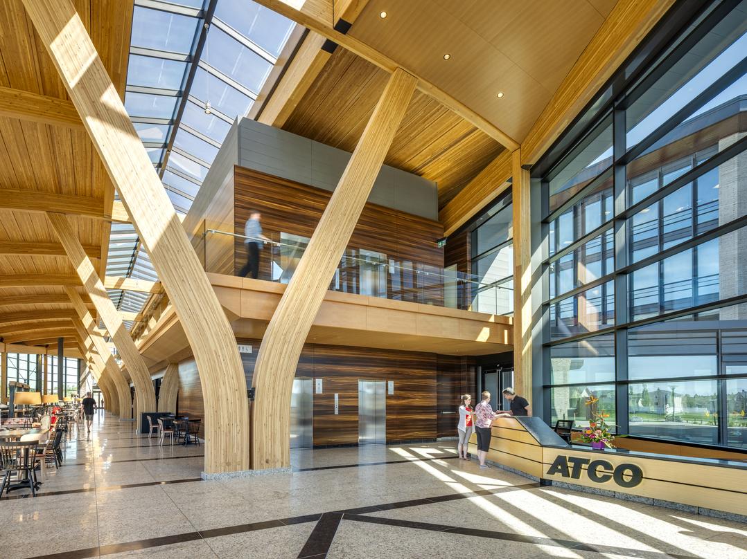 The Commons serves as foyer, living room, dining room and kitchen to the campus. Nestled between the office buildings and located within the central leaf shape, this day-lit space serves as the heart of the campus interconnecting multiple spaces at a variety of levels.