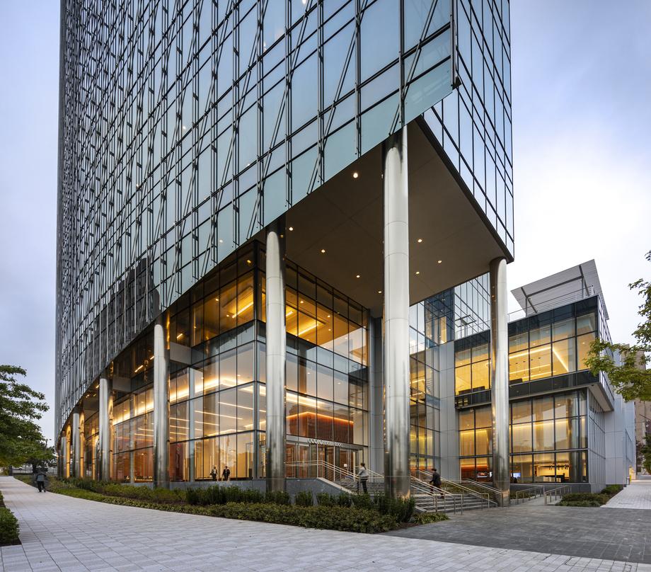 Pedestrian level entry view of the 20-storey 600 Canal Place located in Richmond, Virginia.