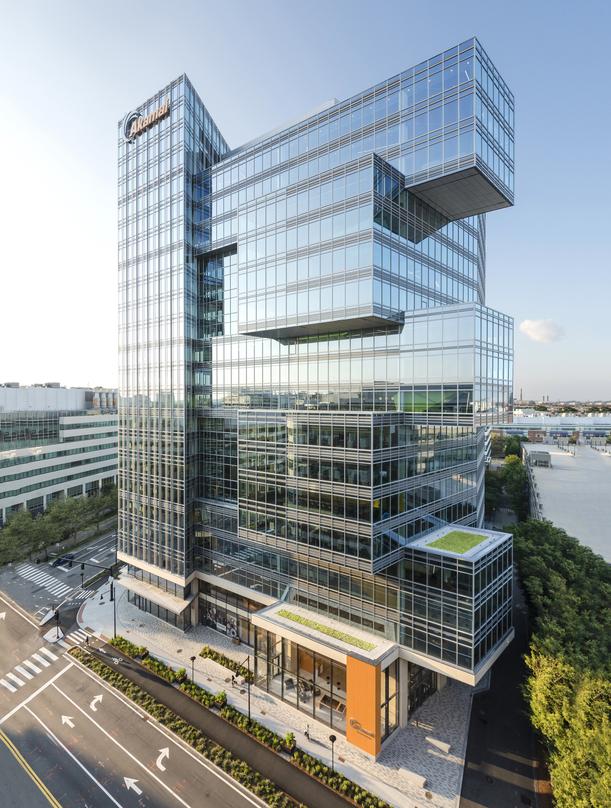 Pickard Chilton Design Architects Akamai Headquarters with five interlocking bars create a series of cantilevers 