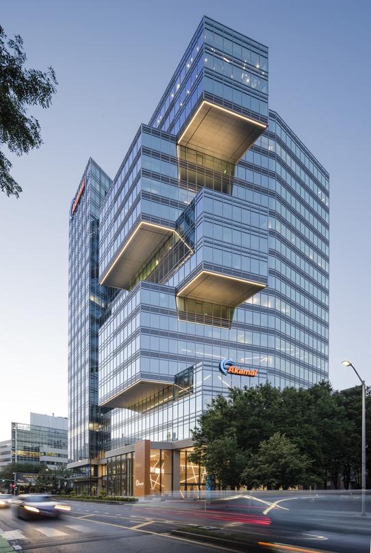 Pickard Chilton Design Architects Akamai Headquarters with five interlocking bars create a series of cantilevers 