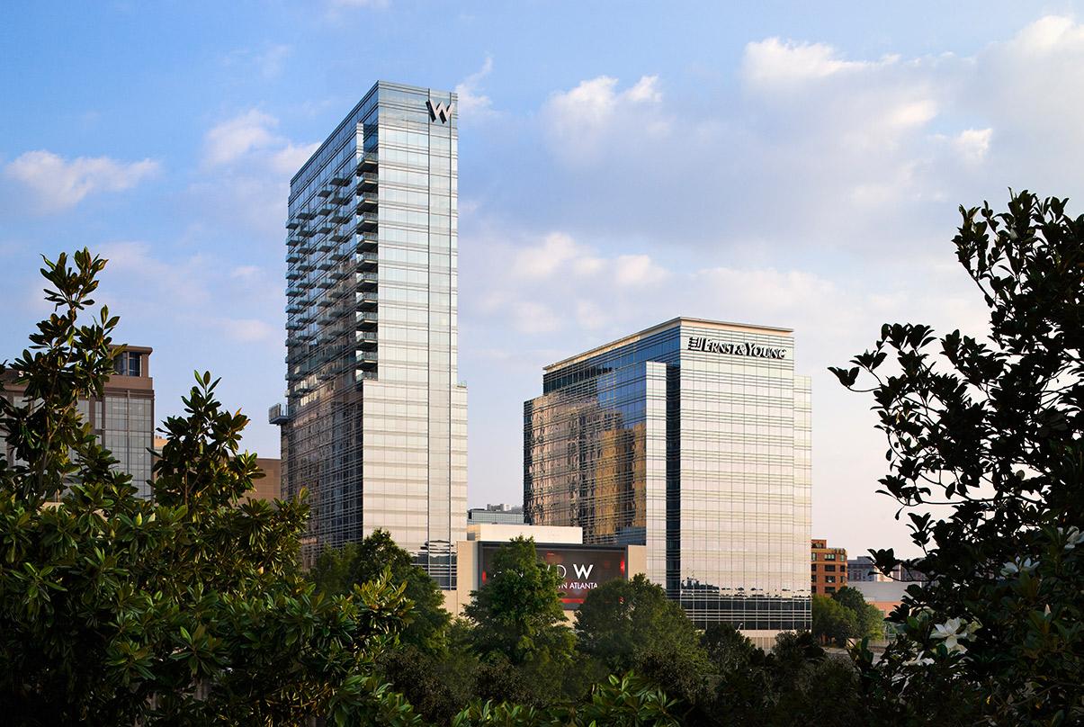 the sun reflecting on the glass facade of the mixed use business and residential building in W Atlanta-Downtown.