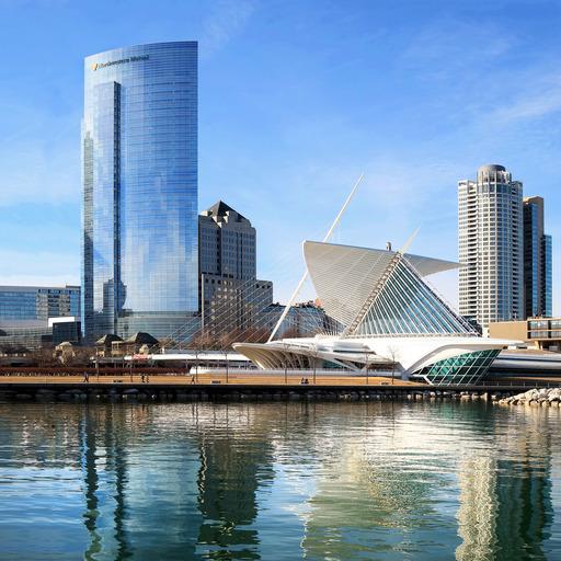 The thirty-two storey Northwestern Mutual Headquarters with a panoramic view in Milwaukee, Wisconsin.