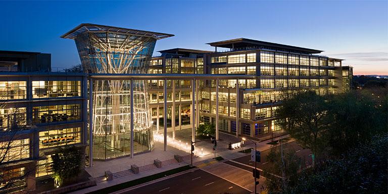 The courtyard of CalPERS Headquarters Complex that incorporates sunshades, light shelves, and greenery.